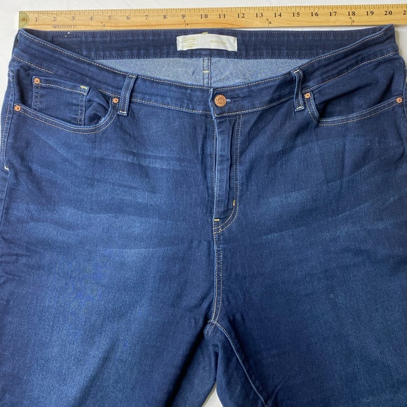 Signature Levi Strauss Mid Rise Skinny Plus Jeans - Picture 5 of 9